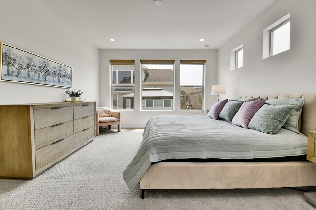 Building Photo - 6302 E 142nd Pl