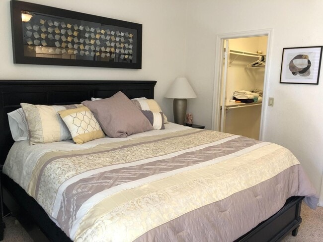 Building Photo - Two bedroom condo