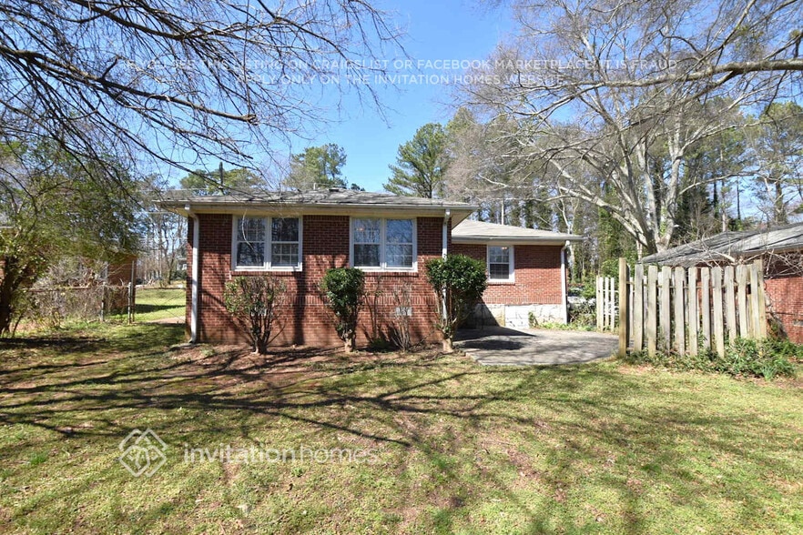 Building Photo - 216 Austin Ave NE