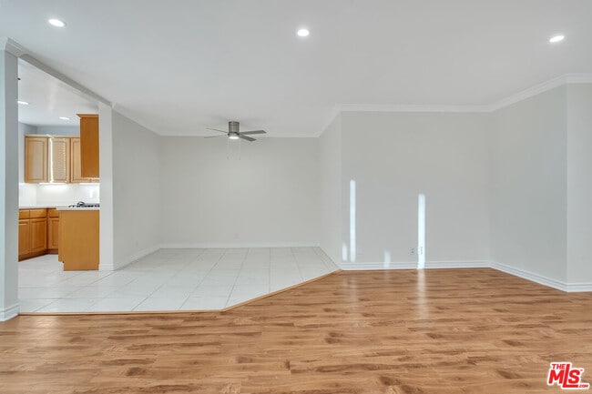 Building Photo - 432 N Palm Dr