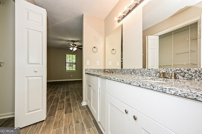 Building Photo - 2877 Old S Dr