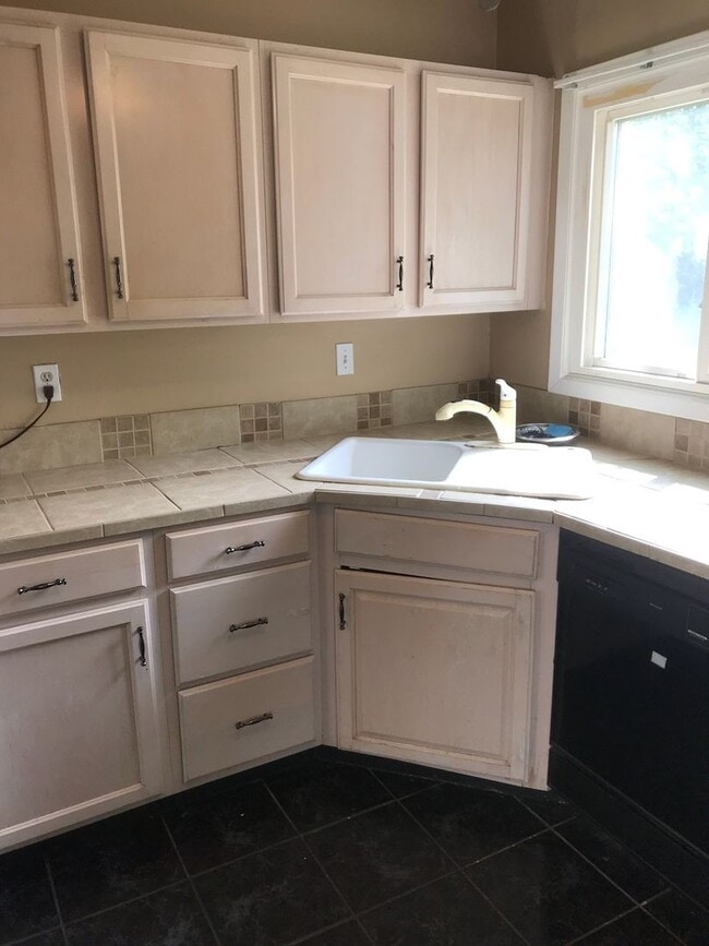 Building Photo - Nice, 4BR rancher with appliances, attached garage and fenced back yard.