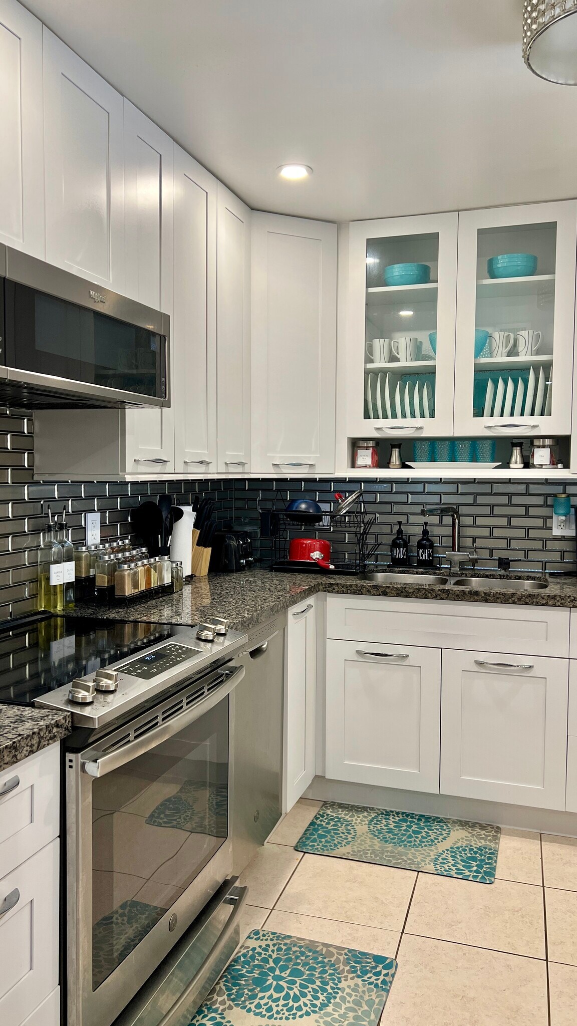 Kitchen - 140 S Cypress Rd