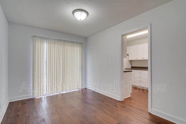 Building Photo - 2905 Arrowhead Dr