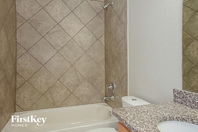 Building Photo - 13605 Northline Lake Dr