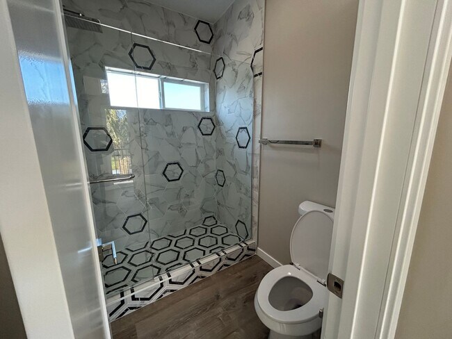 Building Photo - Newly Built 4 bed House! Prime Location