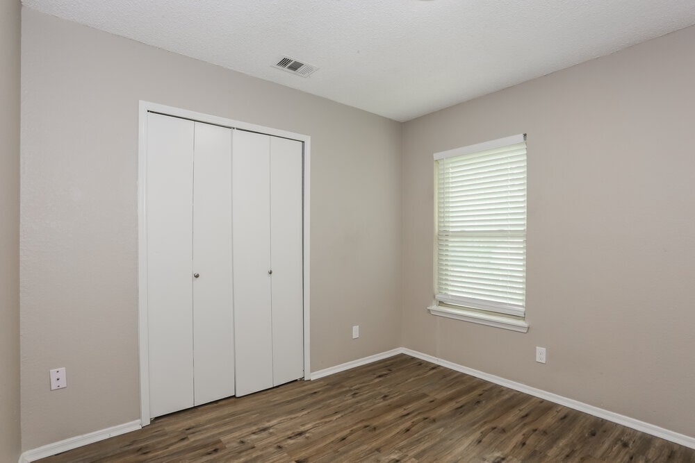 Building Photo - 511 Rosewood Ln