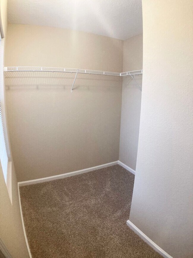 Building Photo - Roomy 3BR Home in NW Jacksonville – 2.5 Ba...