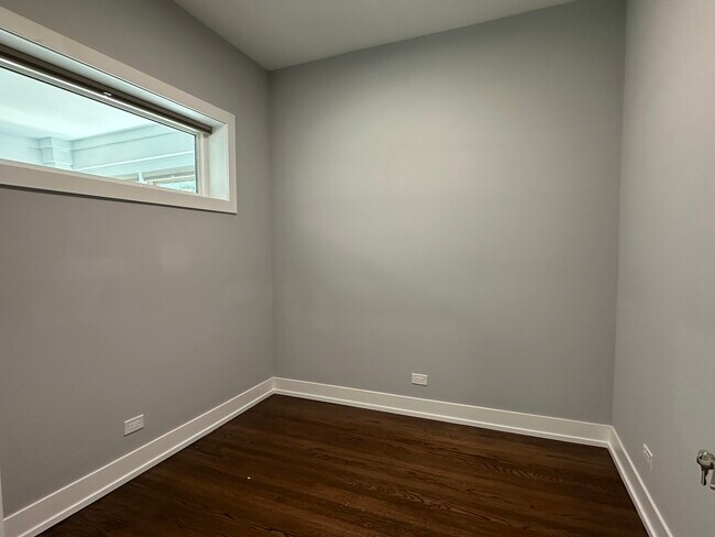 Building Photo - 4714 N Talman Ave
