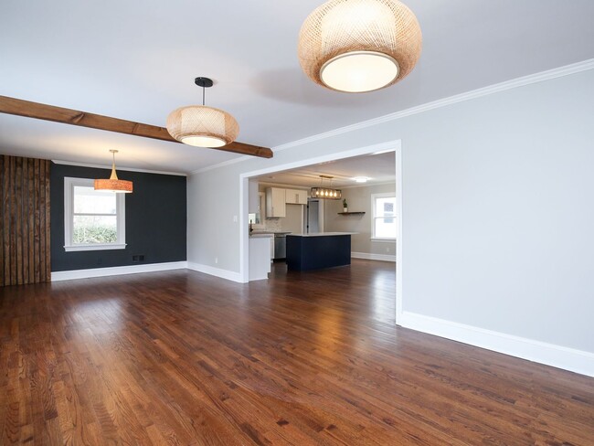 Building Photo - 4 Bed | 2 Bath House in Raleigh
