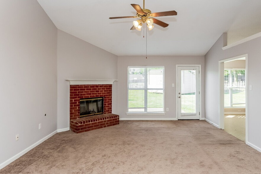 Building Photo - 10894 Carter Ln Cove