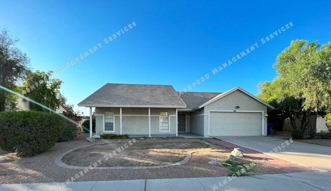 Building Photo - 3 BEDROOM 2 BATH IN HEART OF CHANDLER WITH...