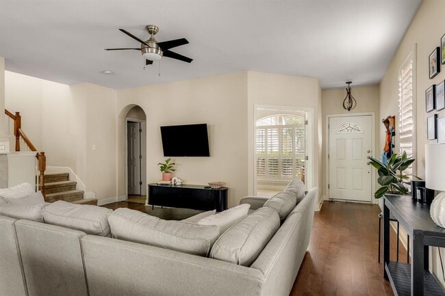 Building Photo - 1821 Village Oak Ct