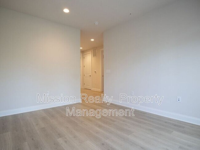 Building Photo - 1724 Old Brick Rd