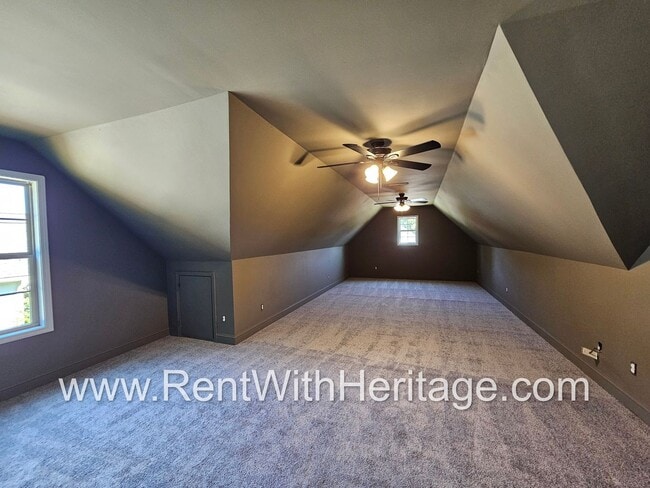 Building Photo - Amazing 4 Bedroom/ 3 Bath Home / Attention...