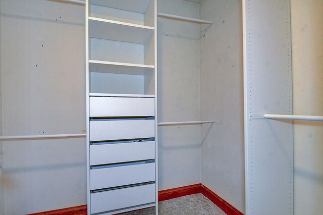 Building Photo - Spacious Ranch in Hickory