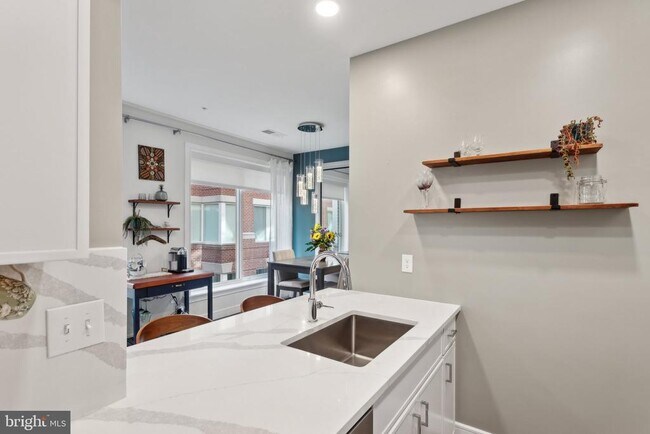 Building Photo - 625 Slaters Ln