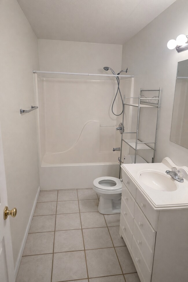 Building Photo - Spacious 2 Bed Downstairs Unit – W/D Hookups, Stove, Refrigerator, Water & Trash Included
