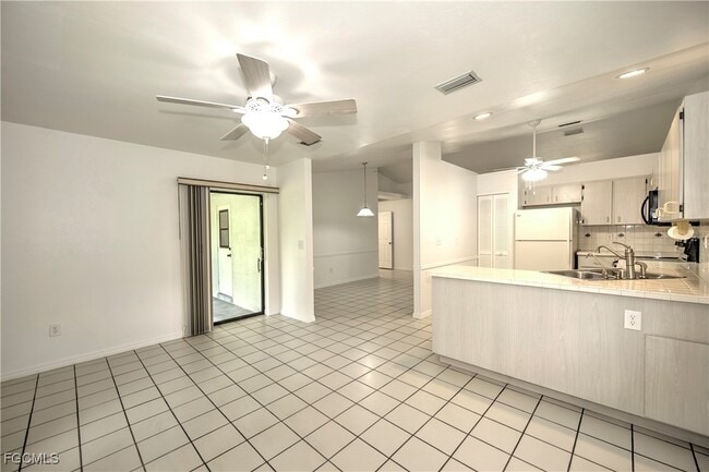 Building Photo - 1402 SW 1st Ave