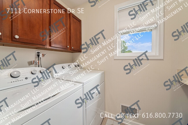 Building Photo - 7111 Cornerstone Dr SE