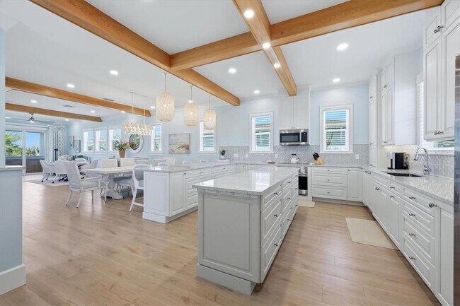 Building Photo - 113 Aqua Ln