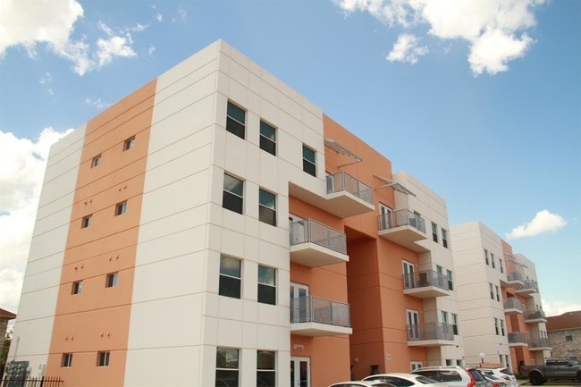 Building Photo - 502 Shiloh Dr