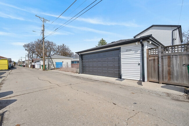 Building Photo - 2514 S Harvey Ave