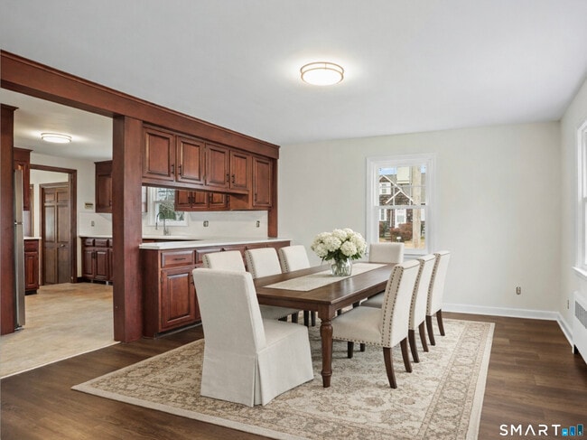 Building Photo - 8 Raleigh Rd