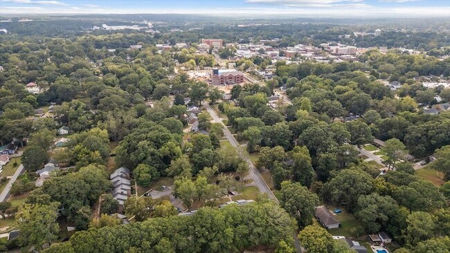 Building Photo - 541 N White St