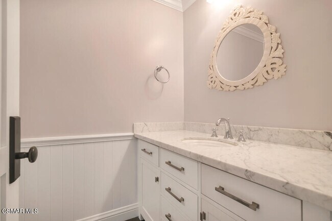 Building Photo - 2076 Hillsbury Rd