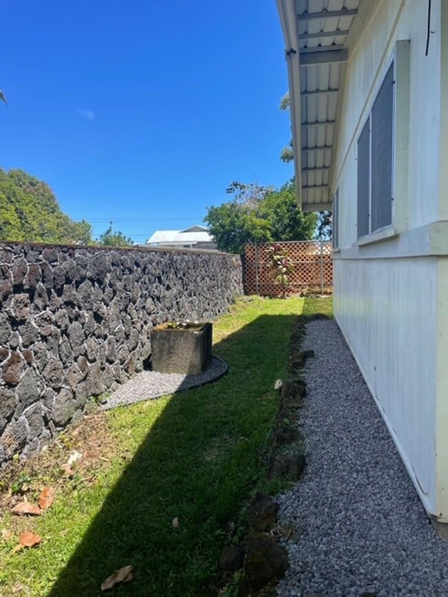Building Photo - 655A Hinano St
