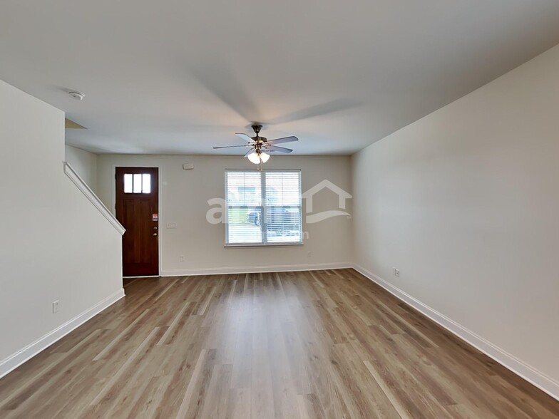 Building Photo - 5532 Central Grove Sq
