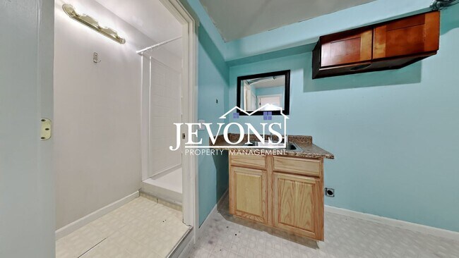 Building Photo - Experience this beautiful SeaTac single-fa...