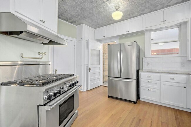 Building Photo - 1606 Travis Heights Blvd