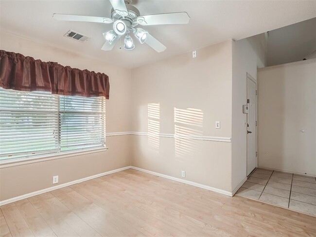 Building Photo - 215 Spruce Dr