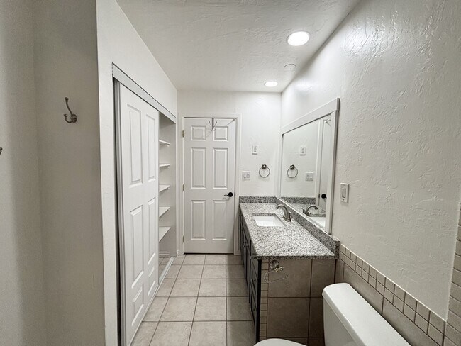 Building Photo - 2243 Aspen Hills Dr