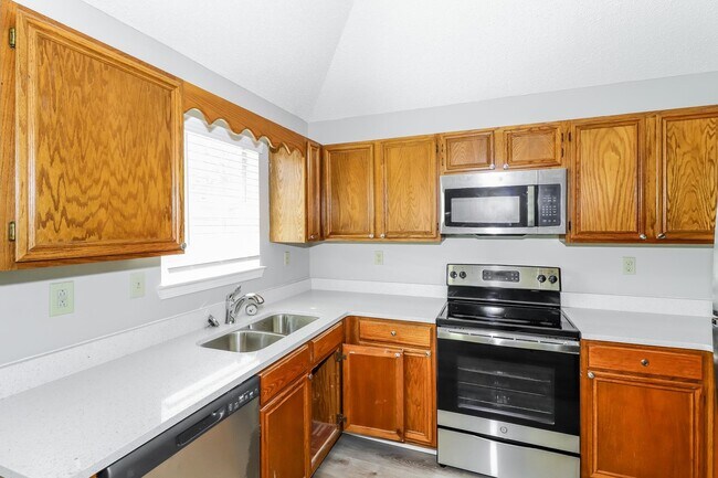 Building Photo - 4515 Kings Grant Dr