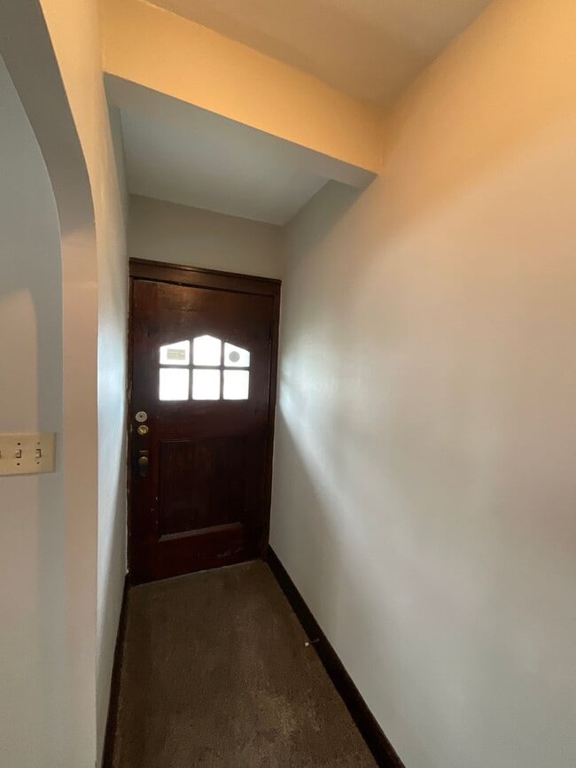 Building Photo - 9613 Sladden Ave