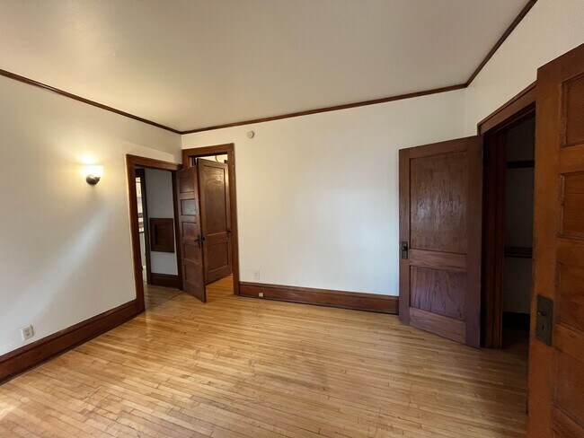 Building Photo - 1408 18th Ave N