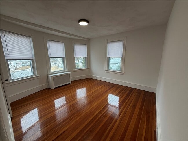 Building Photo - 532 Post Rd