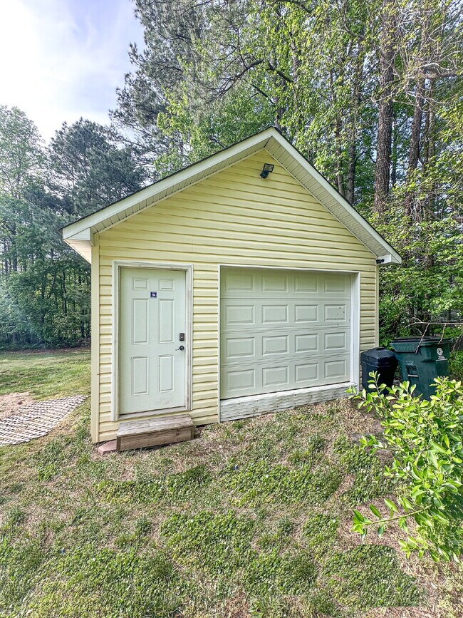 Building Photo - Peaceful One-Story Retreat in Franklinton, NC
