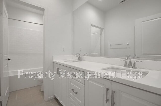 Building Photo - 662 Gemstone Dr