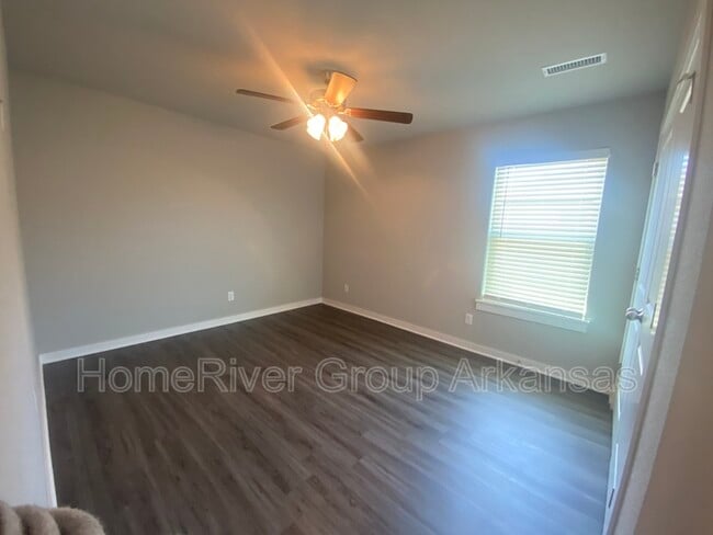 Building Photo - 418 N Mojave St