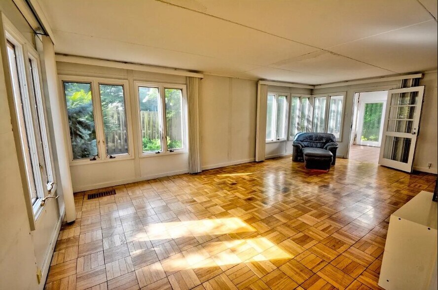 Living Room - 1013 Overbrook Rd
