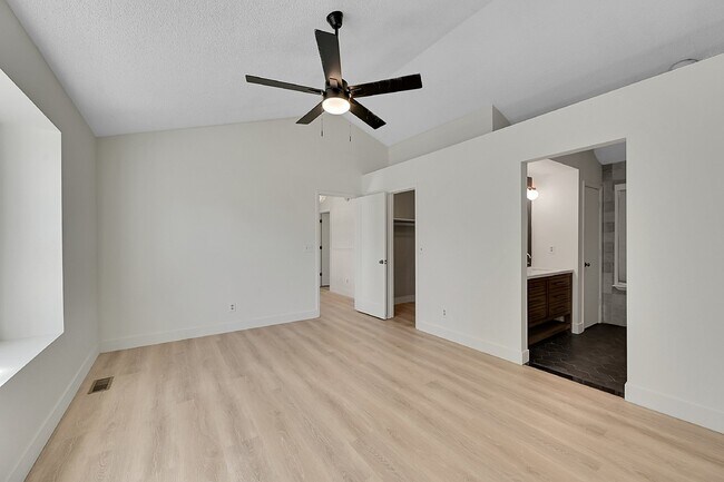 Building Photo - $2,495, 3 beds, 2.5 bath Updated Home in Co Springs with Fenced In Yard!