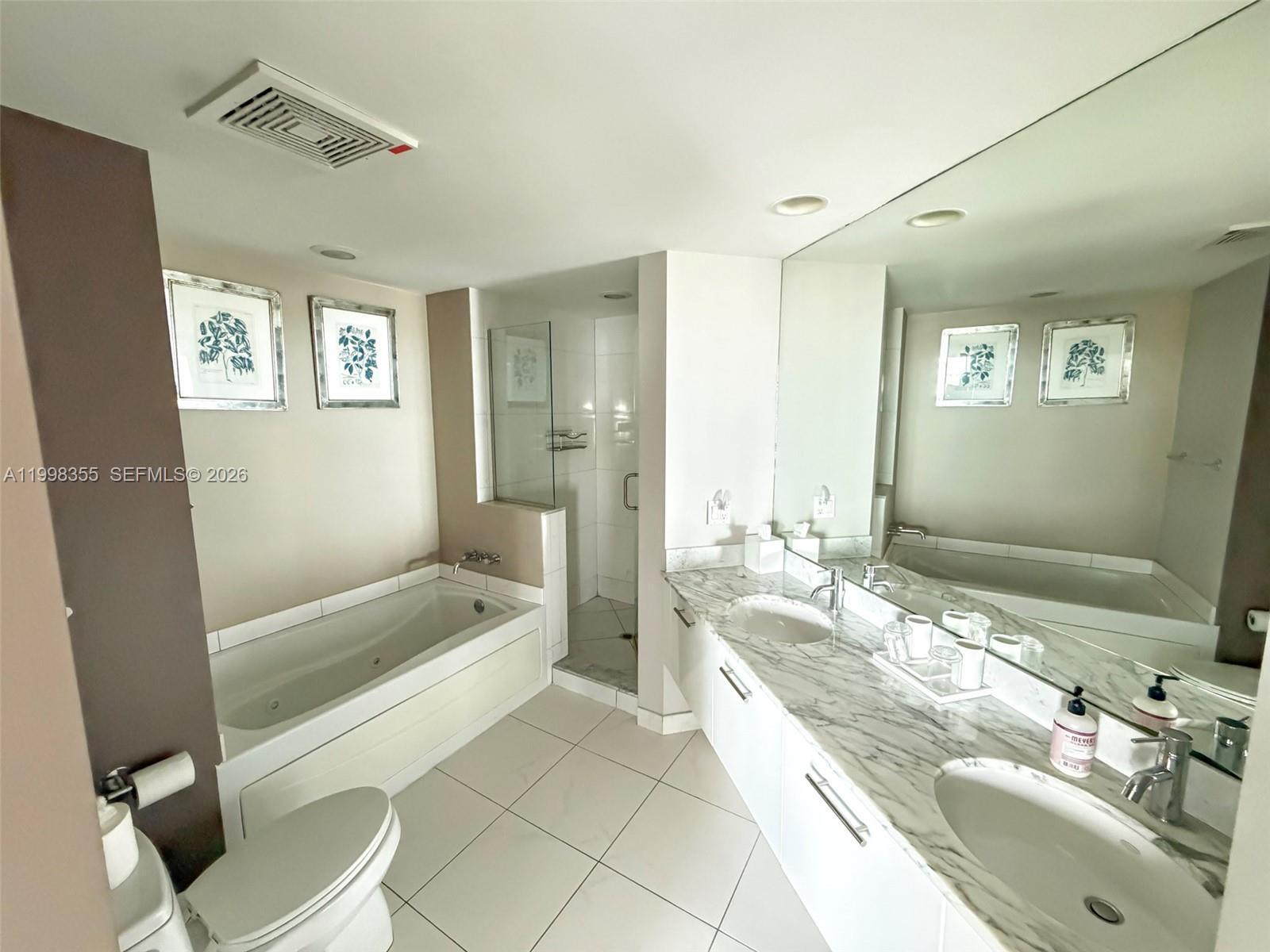 Building Photo - 500 Brickell Ave