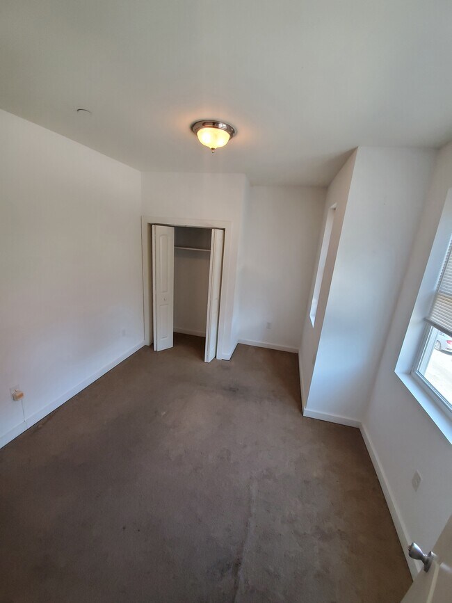 Building Photo - 1544 N Willington St