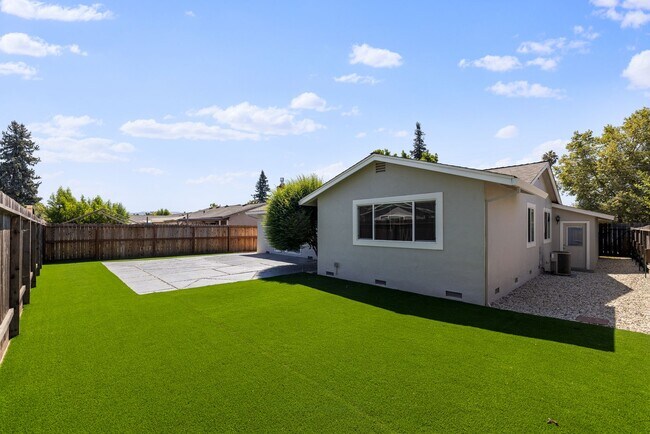 Building Photo - Updated 4 Bedroom 2 Bath North Napa Home