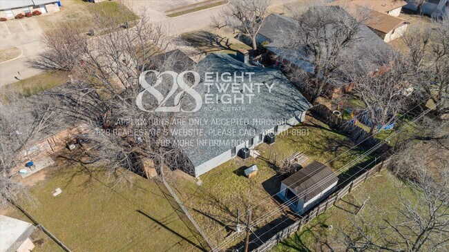 Building Photo - *COMING 7/9/2026!*  Beautiful 3 Bed/2 Bath Duplex Less Than 1 Mile from Campus!
