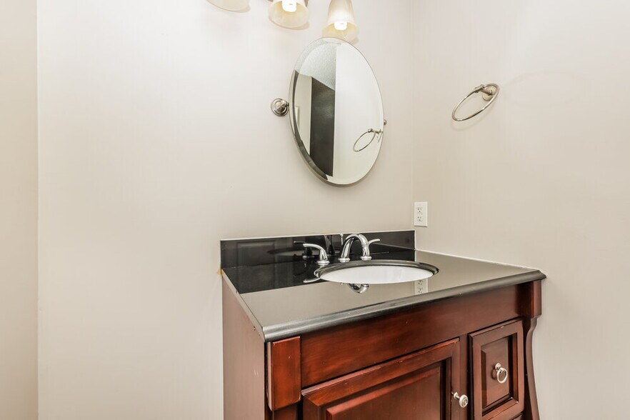 Building Photo - 252 Cedarmont Cir